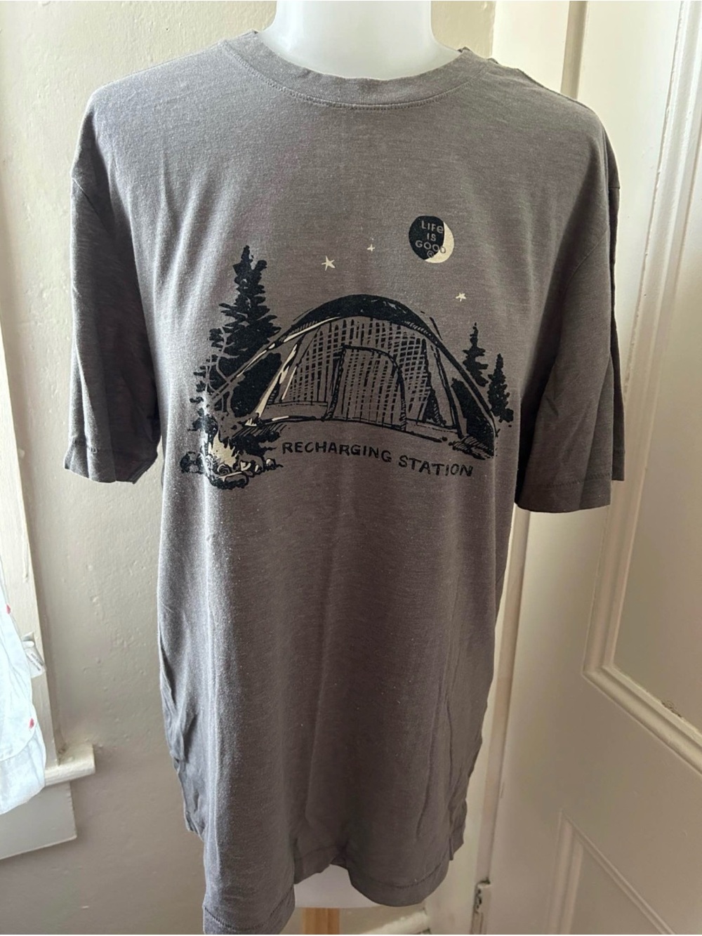 Life Is Good Men's Gray 'Recharging Station' Camp Graphic Tee